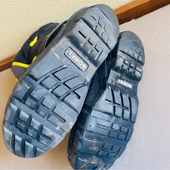 Sorel Flurry Black and Green Womens Boots - Picture 10 of 10